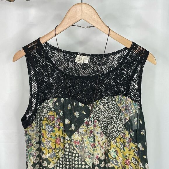 urban Renewal Floral Print Minidress w/ Lace Trim - Picture 9 of 16